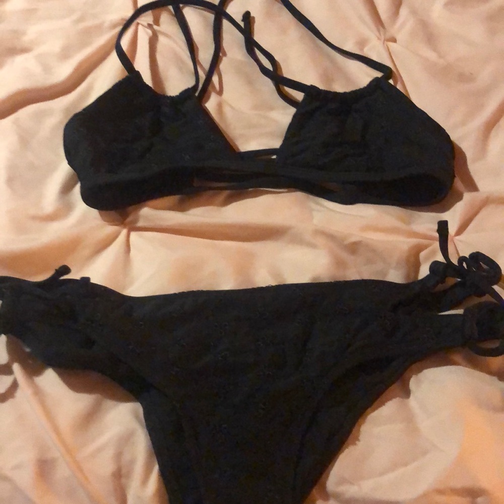 Black bikini